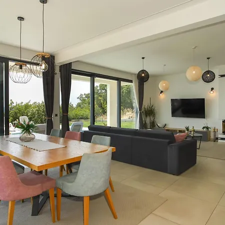 New, Bond Dubrovnik, Beautiful Sea View Near With Heated Pool زاتون