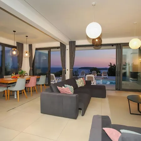 Villa New, Bond Dubrovnik, Beautiful Sea View Near With Heated Pool