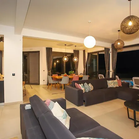 New, Bond Dubrovnik, Beautiful Sea View Near With Heated Pool فيلة زاتون