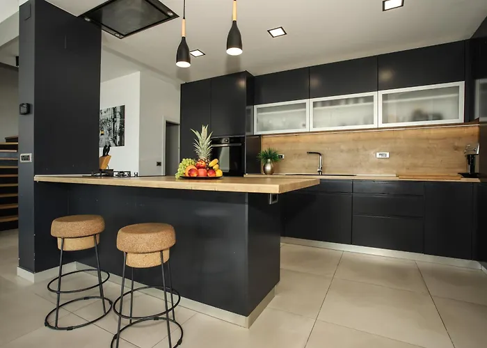 New, Bond Dubrovnik, Beautiful Sea View Near With Heated Pool Vila